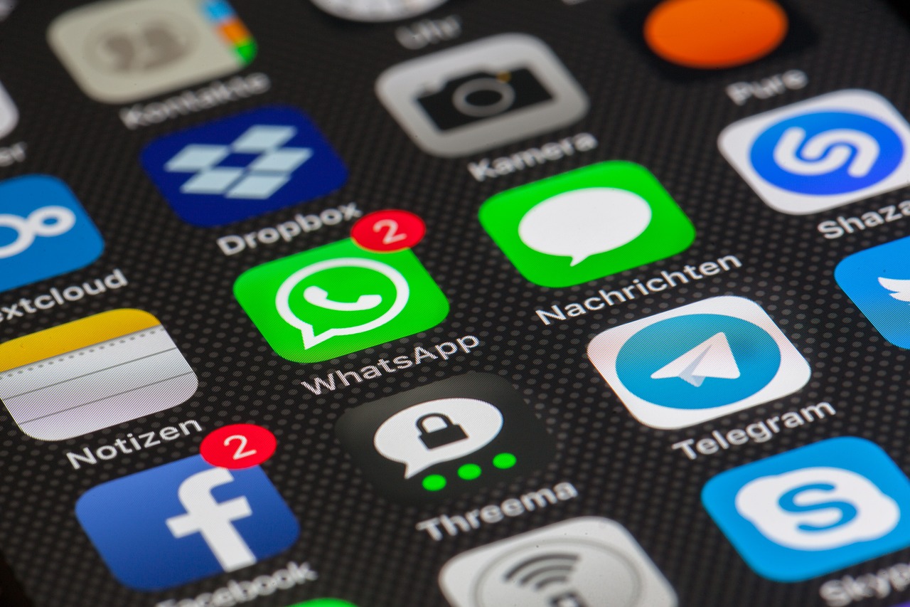 Ngarahkeun AI pikeun Ngarobih Pamekaran Aplikasi Mobile